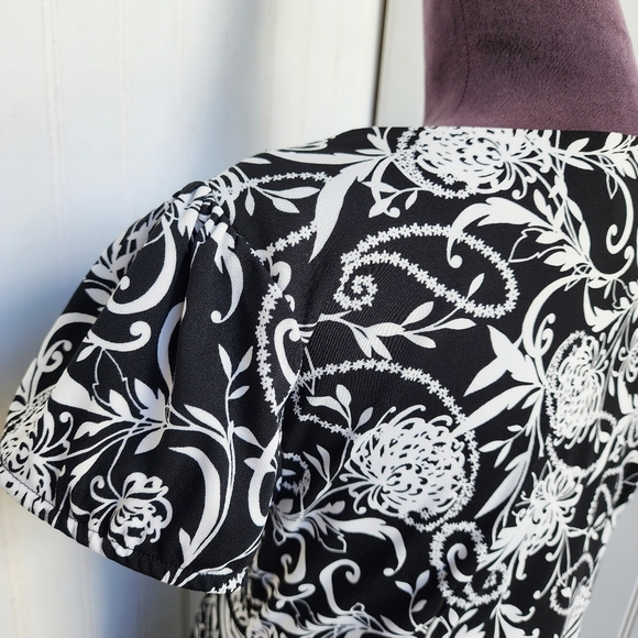 Ann Taylor LOFT Shift Dress Floral Cap Sleeve Empire Waist Black White Stretch 6 - Picture 9 of 16